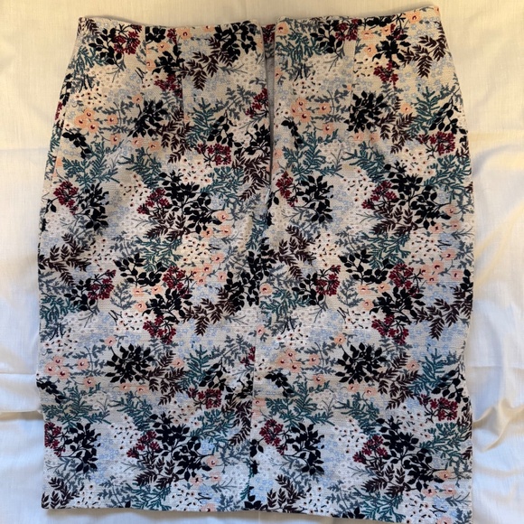 loft beige floral skirt size 10 with slipped on bothsides - Picture 3 of 9
